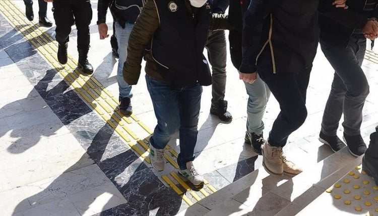 القبض على 10 أشخاص يشتبه بانتمائهم لمنظمات إرهابية قبل فرارهم إلى اليونان