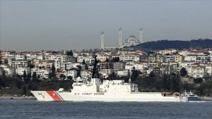 تركيا.. سفينة “هاميلتون” الأمريكية تعبر البوسفور إلى البحر الأسود