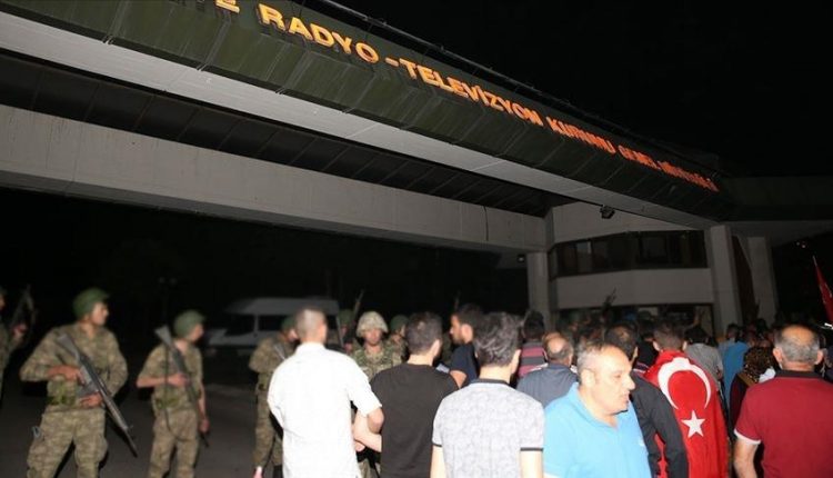 محكمة تركية تصدر أحكامًا مشددة بالسجن المؤبد على قادة الانقلاب الفاشل