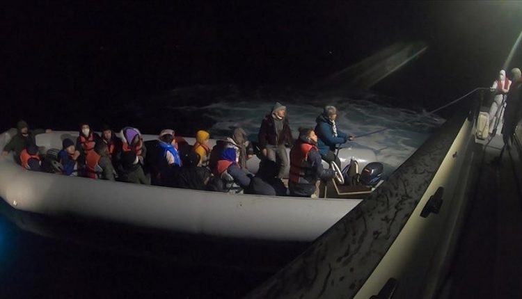 خفر السواحل التركي ينقذ 13 طالب لجوء قبالة ساحل مارماريس