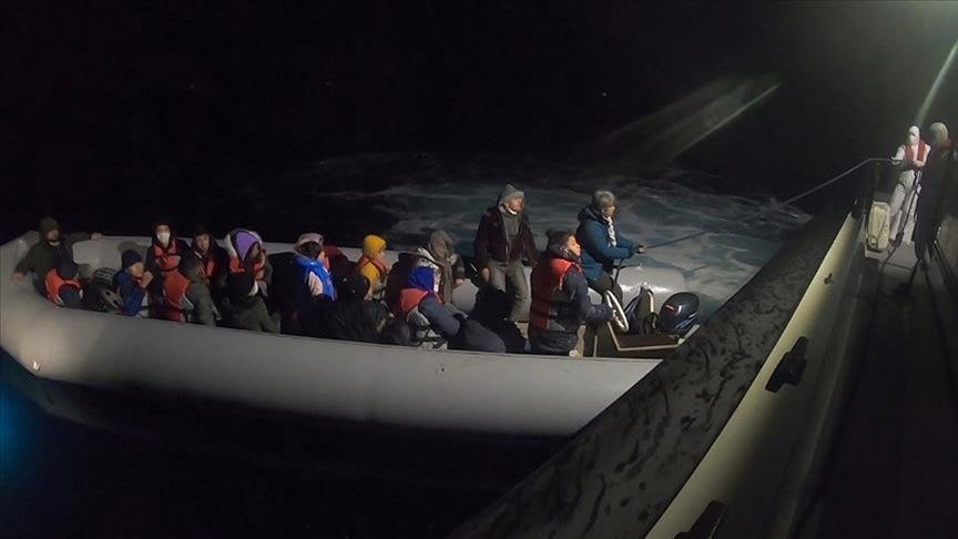 خفر السواحل التركي ينقذ 13 طالب لجوء قبالة ساحل مارماريس