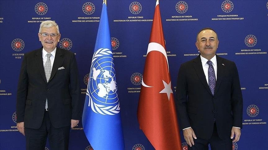 أوغلو يلتقي رئيس الجمعية العامة للأمم المتحدة في أنقرة