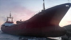 جنوح سفينة شحن ضخمة في تركيا والسلطات تبدأ عملية إنقاذ