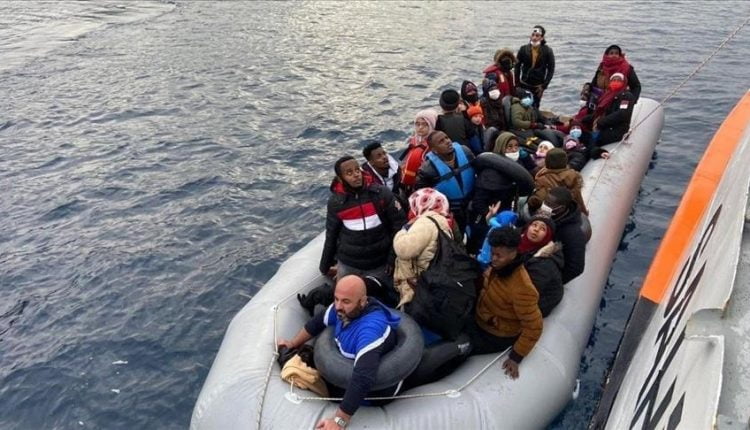 تركيا تنقذ 51 طالب لجوء أرجعتهم اليونان إلى المياه الإقليمية التركية