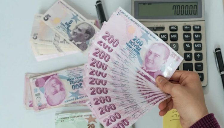 مخاوف التضخم تُفقد الليرة التركية 2.5% من قيمتها صباح اليوم