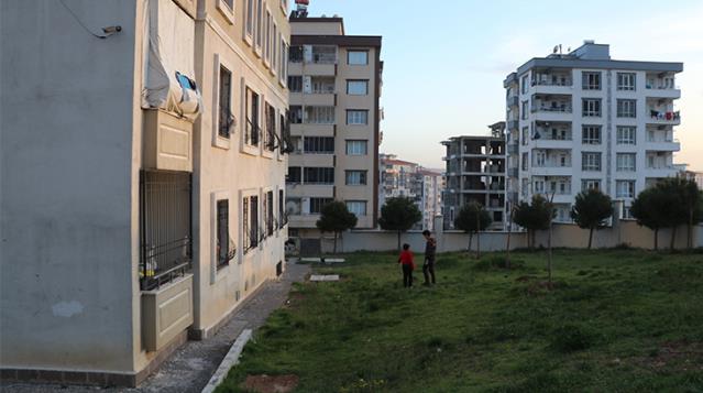 سقوط فتاة من الطابق الحادى عشر في غازي عنتاب (فيديو) 1