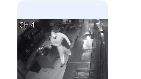 صاحب مطعم يعرض وظيفة على سارقه 31