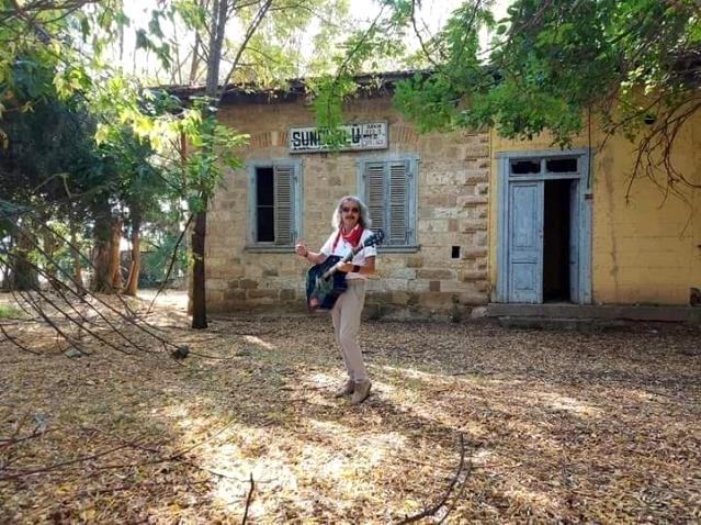 متقاعد تركي يحقق الشهرة بعد سن الخمسين (قصة ملهمة) 1