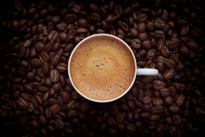 ماذا يحدث لو شربت 6 فناجين قهوة يوميًا؟