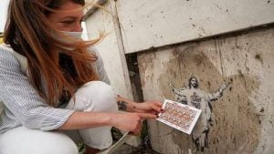 فنانة شوارع تقاضي الفاتيكان بسبب “لوحة جدارية”
