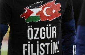فنربخشه التركي ولاعبوه يتضامنون مع فلسطين (صور)