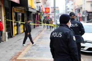 تركيا.. فتى يطلق النار على شخصين في كوجالي (فيديو)
