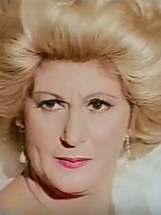 فنانة انتحرت بسبب فستان العيد 2 فنانة انتحرت بسبب فستان العيد 1