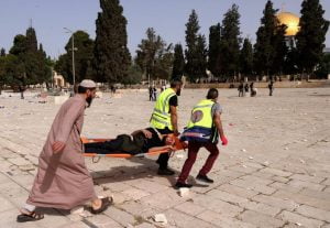 قوات الاحتلال الإسرائيلي تقتحم المسجد الأقصى والإصابات بالمئات