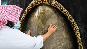 السعودية: توثيق الحجر الأسود بتقنية “Focus Stack Panorama”.. شاهد