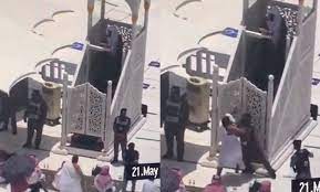 السعودية.. شخص يحاول الاعتداء على إمام الحرم خلال خطبة الجمعة “فيديو”
