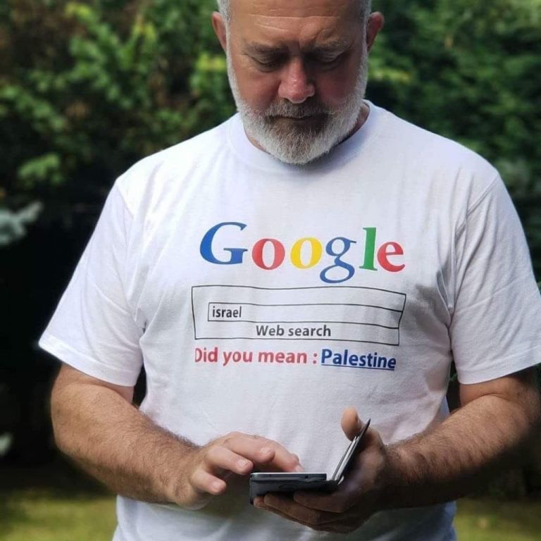 تركيا.. ممثل شهير يتضامن مع فلسطين بطريقته الخاصة 2 تركيا.. ممثل شهير يتضامن مع فلسطين بطريقته الخاصة 1