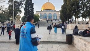 رئاسة الشؤون الدينية تقدم مساعدات للفلسطينيين في القدس