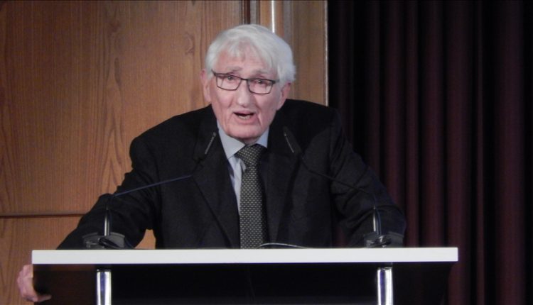 فيلسوف ألماني يرفض تسلّم جائزة الشيخ زايد للكتاب.. لماذا؟