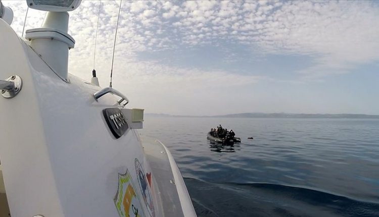 تركيا تنقذ 39 طالب لجوء أعادت اليونان قاربهم للمياه التركية