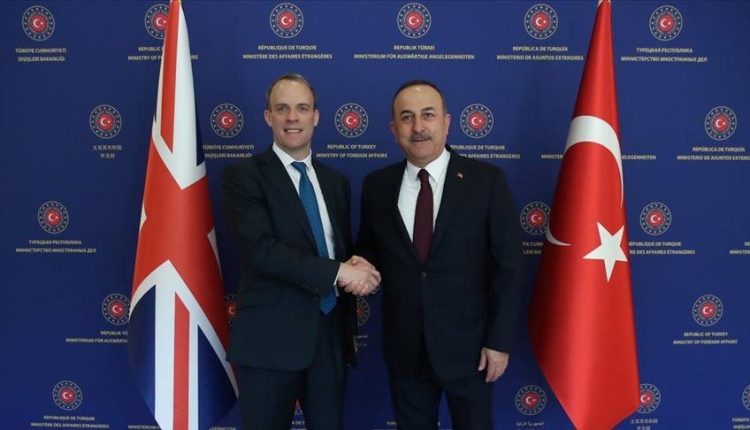 أوغلو يبحث مع نظيره البريطاني العدوان الإسرائيلي على غزة