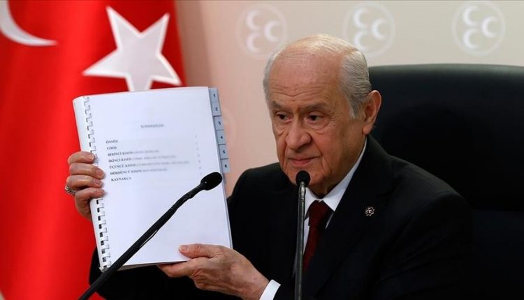 زعيم حزب الحركة القومية يقدم مقترح حزبه للدستور التركي الجديد