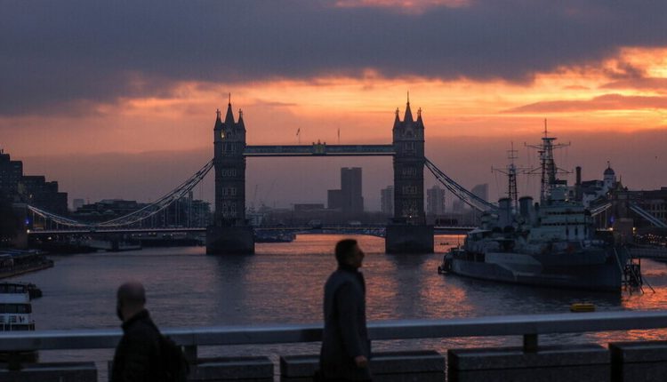 شاهد.. رفع أذان المغرب على ضفاف نهر التايمز في لندن