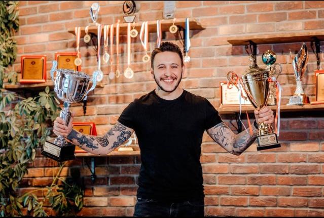 مصفف تركي شهير يعلن عن موديلات قصات الشعر المفضلة في 2021 1