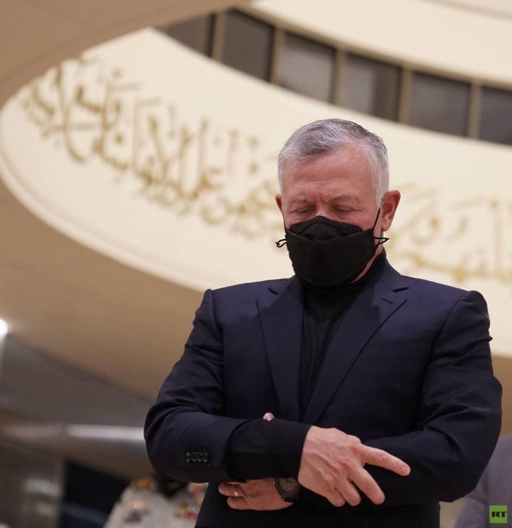 بالصور.. عاهل الأردن وولي عهده يحييان "ليلة القدر" في عمّان 1