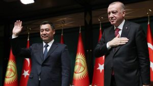 أردوغان يلتقي رئيس قرغيزيا يشيد بجهود تركيا ومحاربة الارهاب