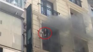 تركيا.. حريق يلتهم فندق في الفاتح