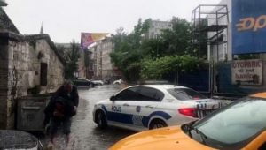 أمطار غزيرة تتساقط على إسطنبول
