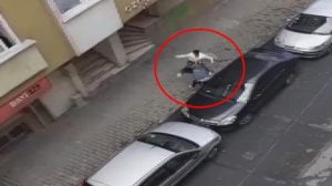 زوج يضرب زوجته الحامل وسط الشارع في إسطنبول