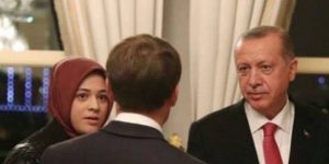 تعرف على الفتاة المحجبة التي ظهرت في لقاء أردوغان- بايدن