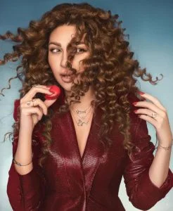 ميريام فارس تشارك صُور جريئة.. والجمهور “خلصوا فلوسها”!