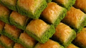 تركي هرب من منزله بعمر الرابعة عشر يصبح صاحب أكبر شركة لتصنيع الحلويات