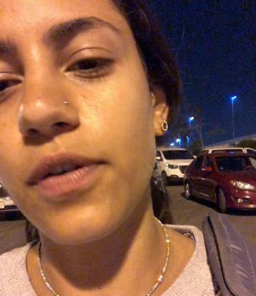 فتاة تتعرض للتحرش في مطار القاهرة