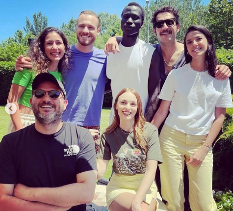 طاقم عمل مسلسل نفس الشئ