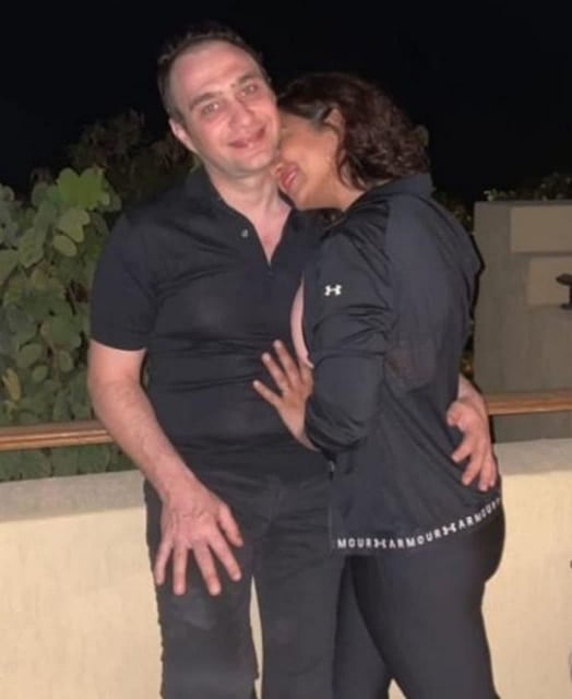 في وضعية رومانسية.. شيرين عبد الوهاب تنشر صور تجمعها مع زوجها حسام حبيب 1