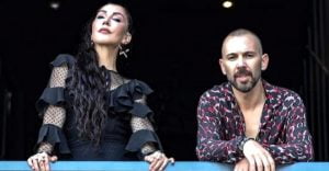 فستان المغنية التركية هاندا ينار يقلب مواقع التواصل في تركيا (صورة)
