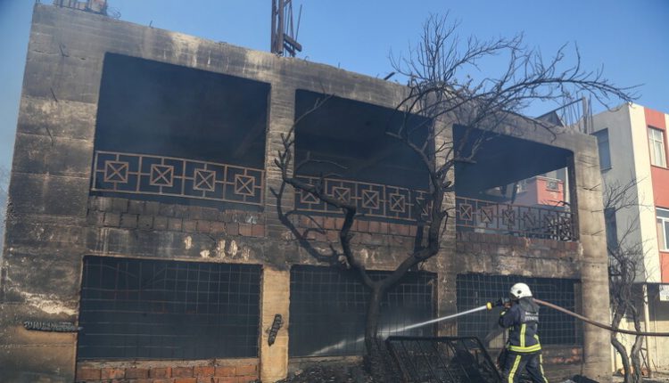 الحرائق تمتد إلى المنتجعات