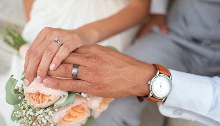 فنانة مصرية شهيرة تعلن زواجها