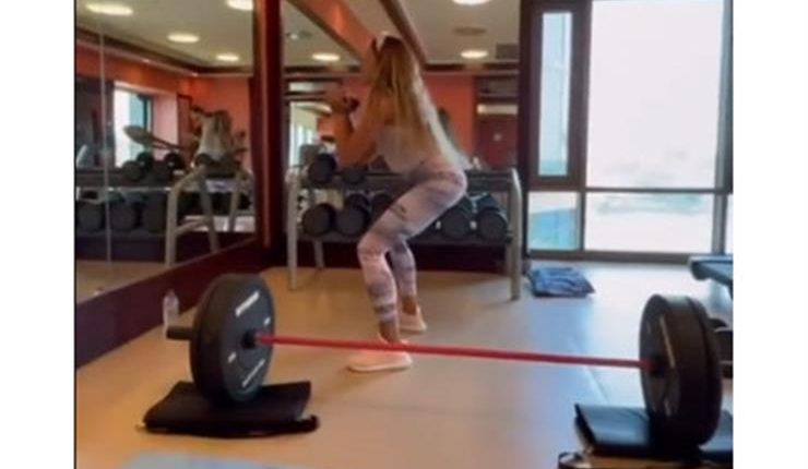 تمارين قاسية لدينا الشربيني داخل الجيم