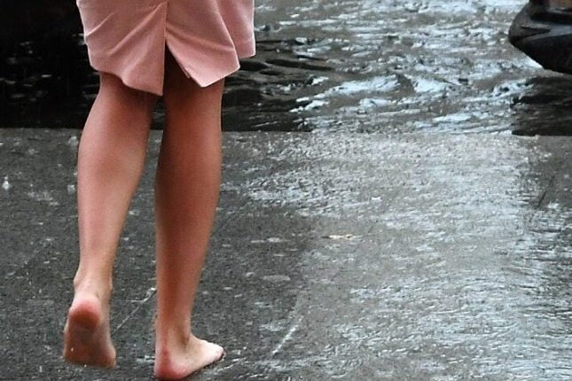 المشي حافي القدمين