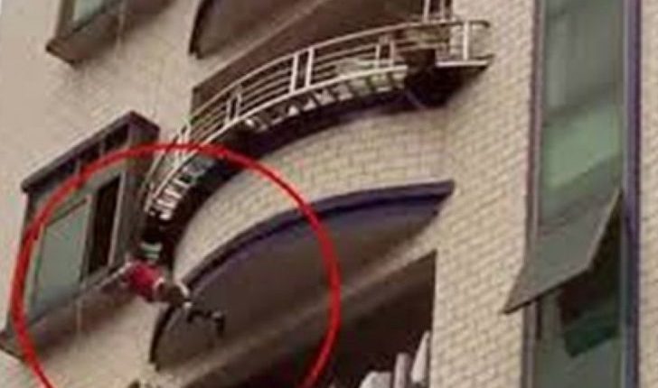 مصري يرمي زوجته من شرفة الطابق الثالث بسبب ما حصل منها في العيد