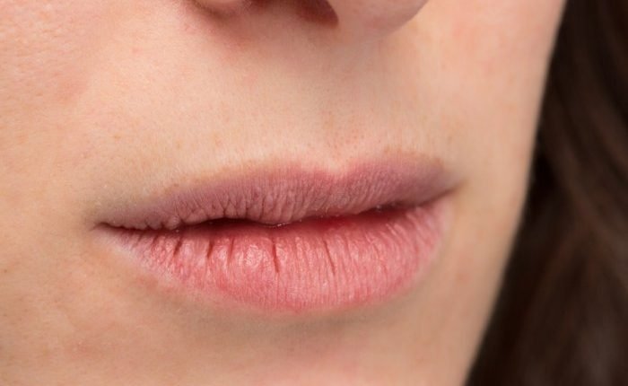 هل جفاف الفم علامة على الحمل؟