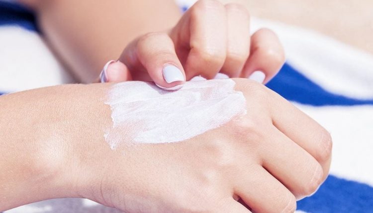 علاجات منزلية لاسمرار اليدين