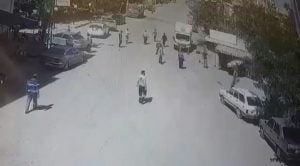 تركي يطعن ابن عمه في جنوب تركيا (فيديو)