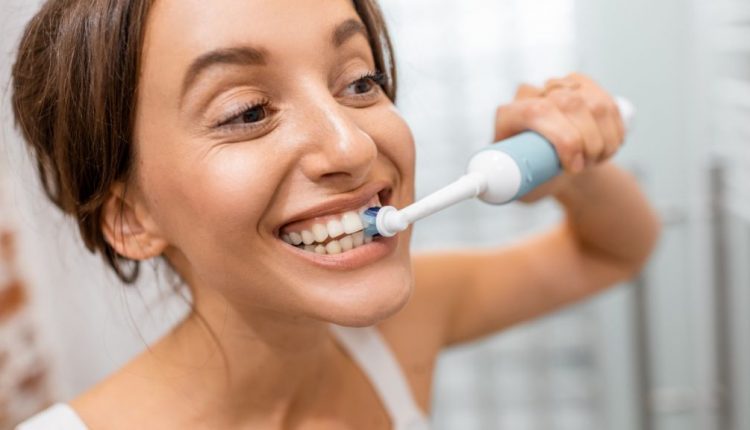 لا تفرشي أسنانك قبل النوم