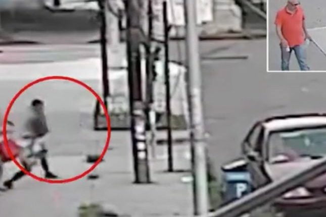 سائق سيارة يخطف طفل